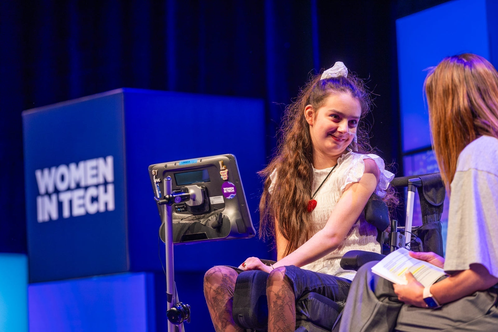 Eine 12‑jährige Benutzerin der TD I‑Serie begeistert bei der „Women in Tech“-Veranstaltung auf der Hauptbühne